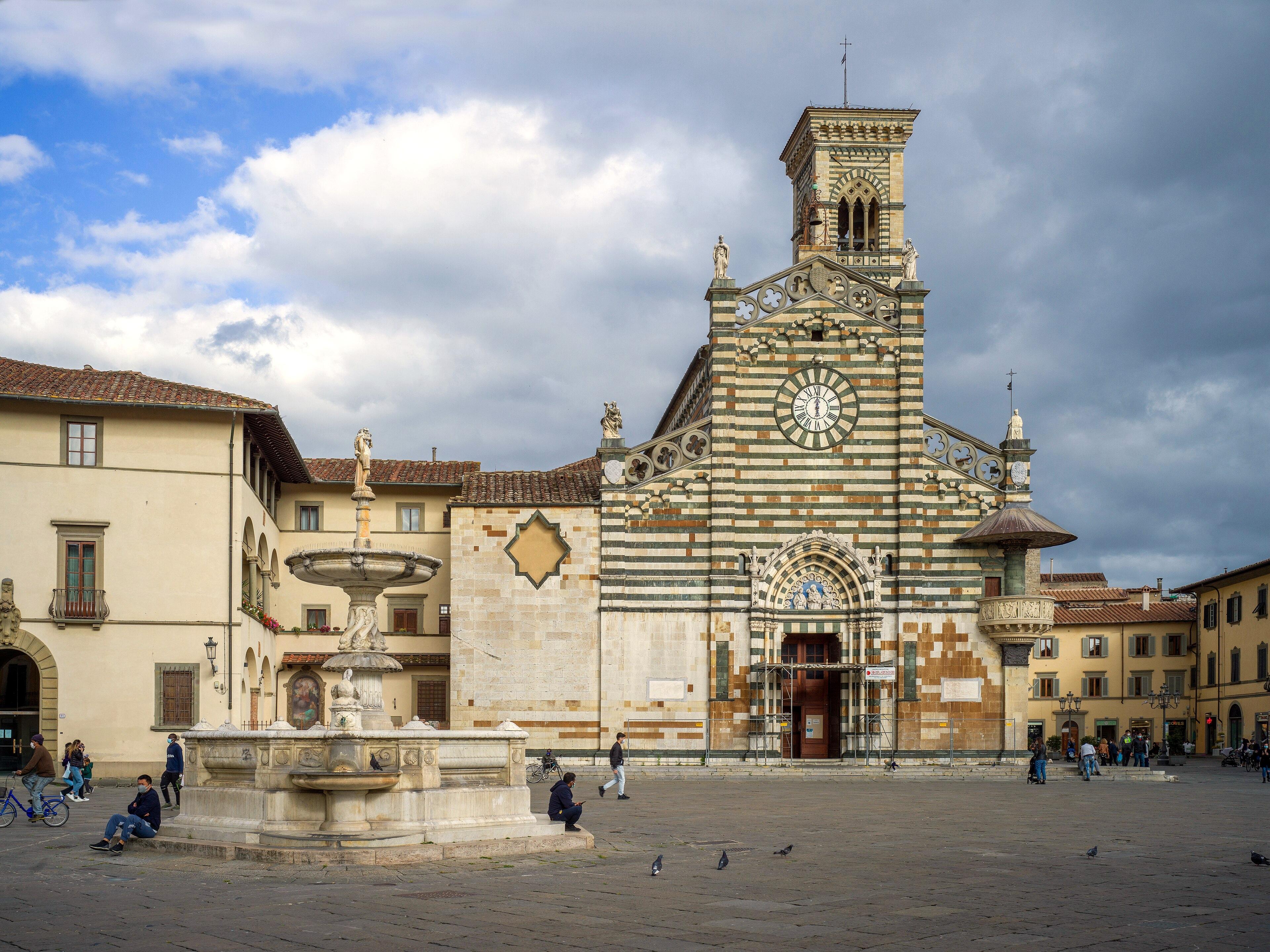 Piazza del Duomo e la cattedrale di Santo Stefano